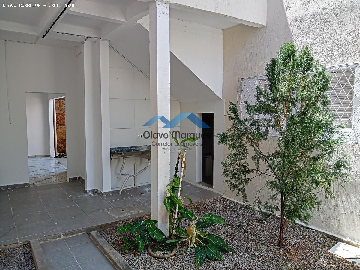 Casa para alugar com 5 quartos, 250m² - Foto 12