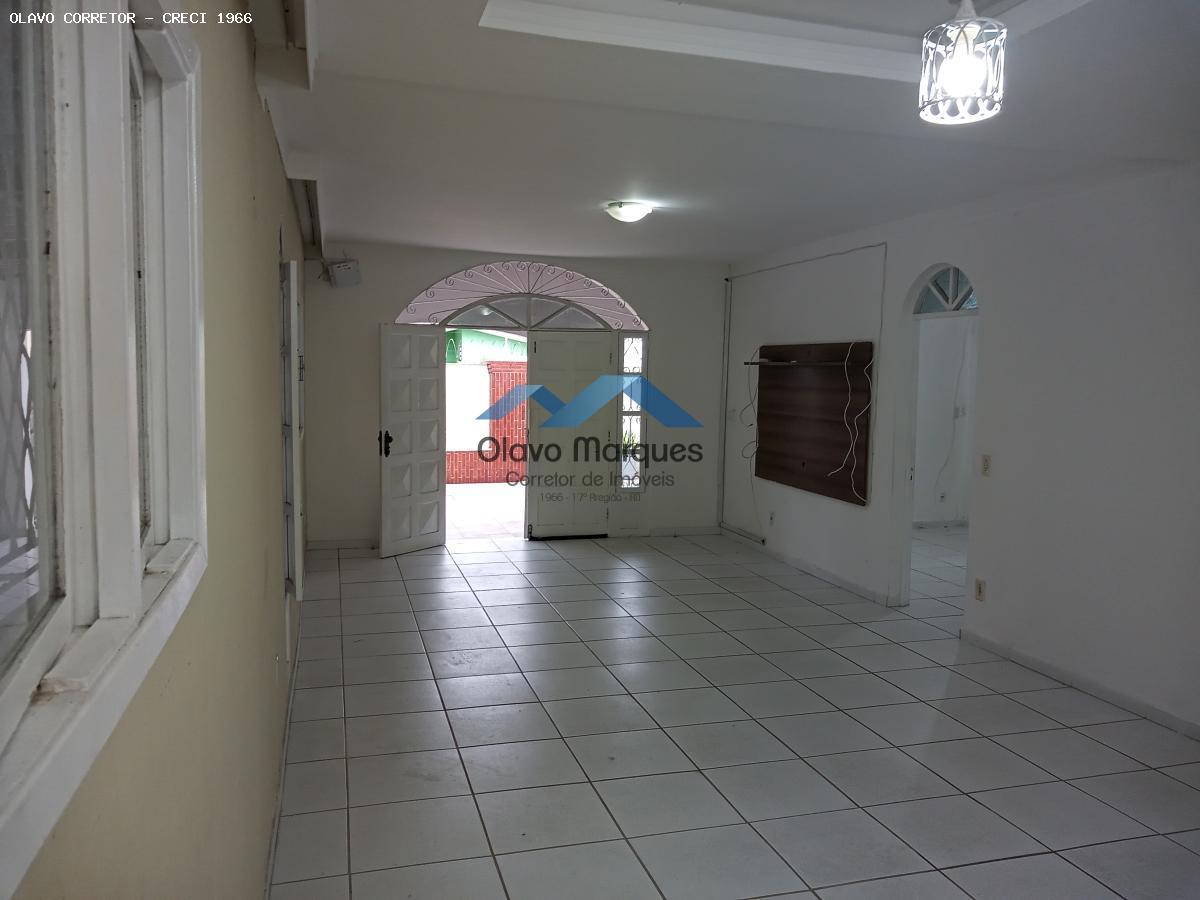 Casa para alugar com 5 quartos, 250m² - Foto 1